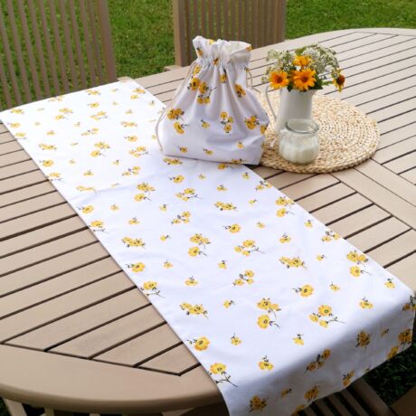 asztali futó-sárga virágos